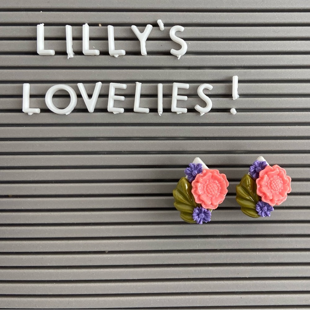 Handmade floral earrings by Lilly’s Lovelies.